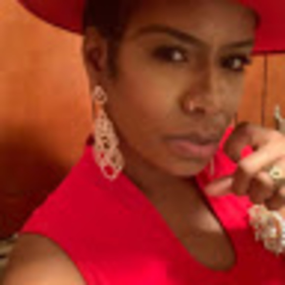 Trinize (Tra-naz)  I wear RED A LOT - Picture 2 of 5